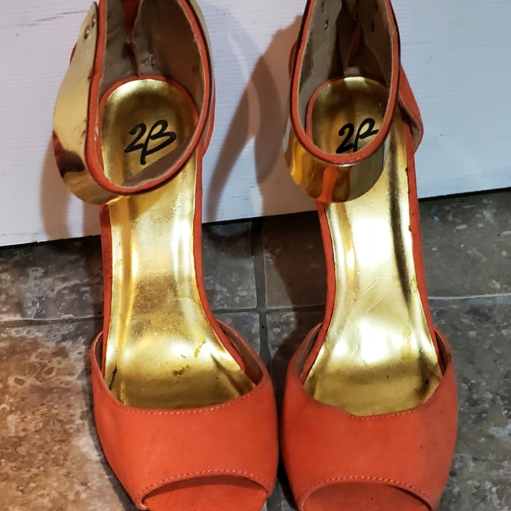Heels - Picture 3 of 3